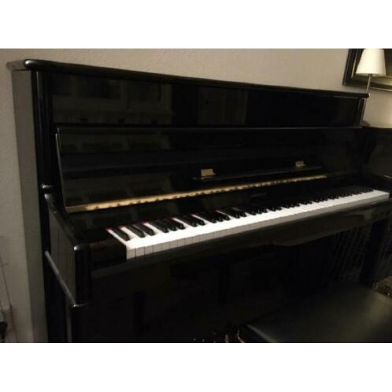 Te koop mooie zwarte Eavestaff piano