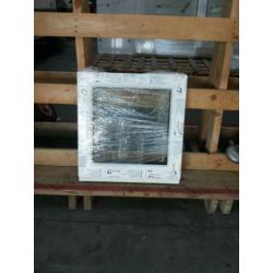 Vaste ramen in wit kunststof 500x500 slechts €42,50