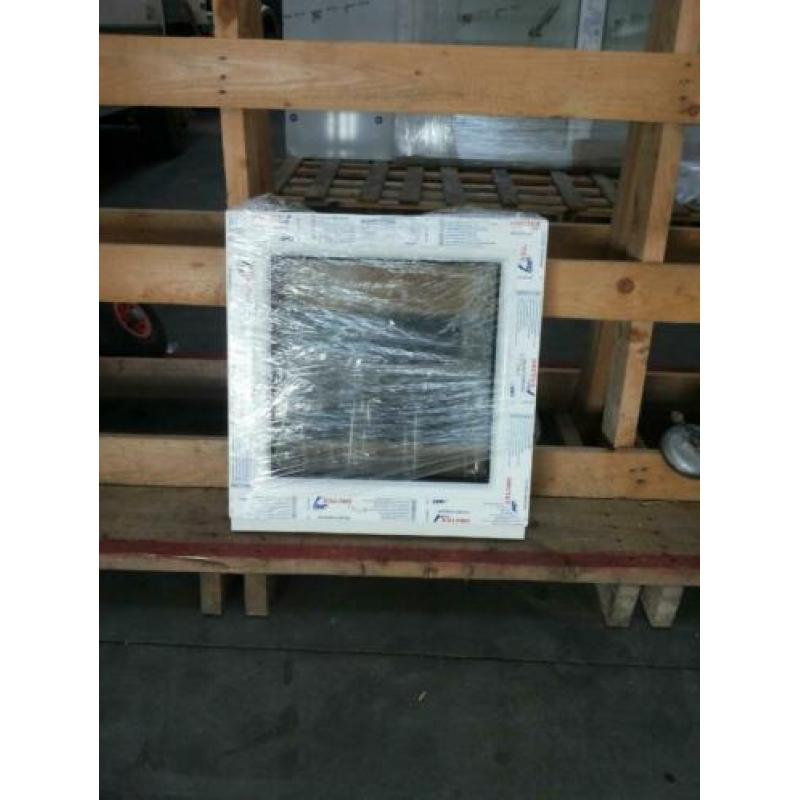 Vaste ramen in wit kunststof 500x500 slechts €42,50