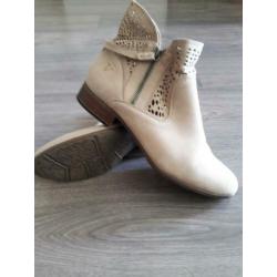 Nieuwe beige laarsjes maat 37