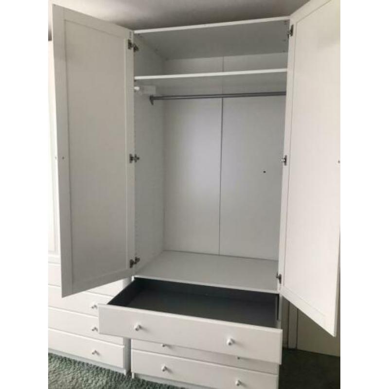 2 kasten elke kast is 236cm hoog, 100cm breed, 60cm diep