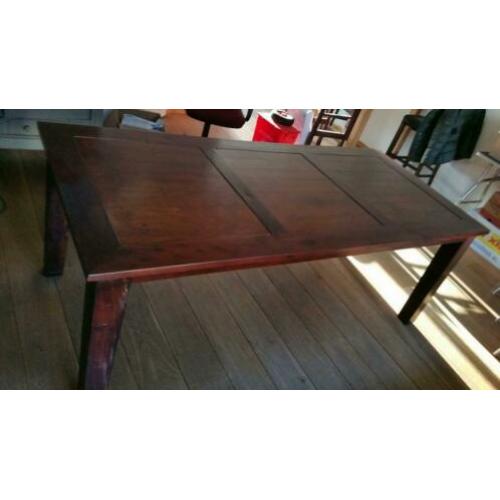 Mooie grote eettafel