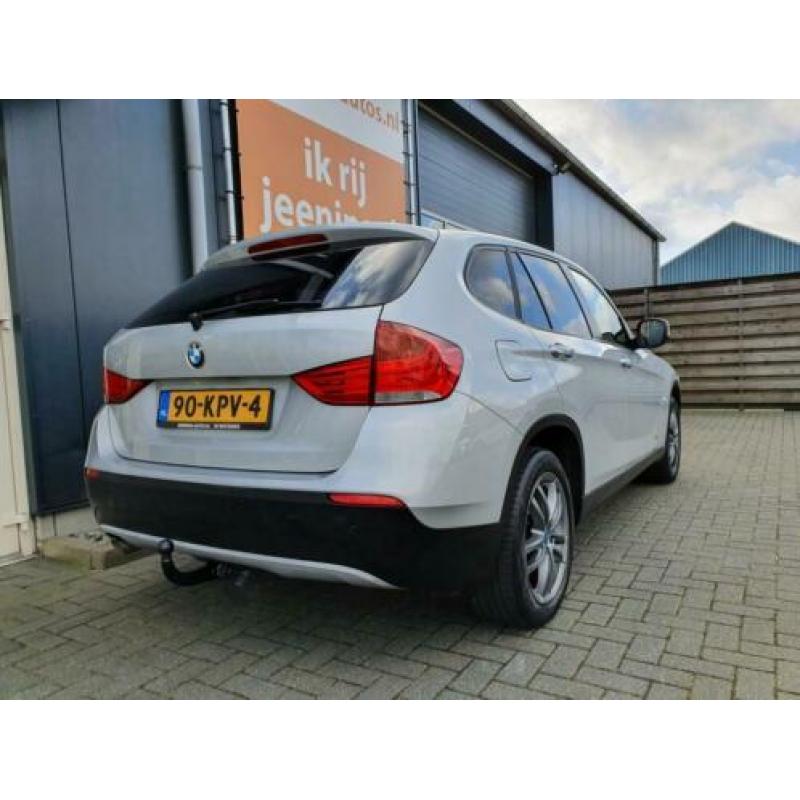 BMW X1 sDrive18d Executive met Trekhaak, Navigatie, Climate