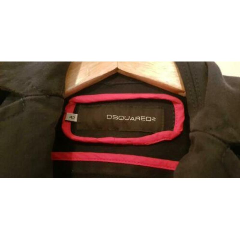 Dsquared mantel