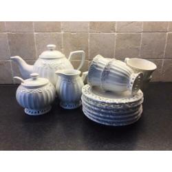 Thee servies