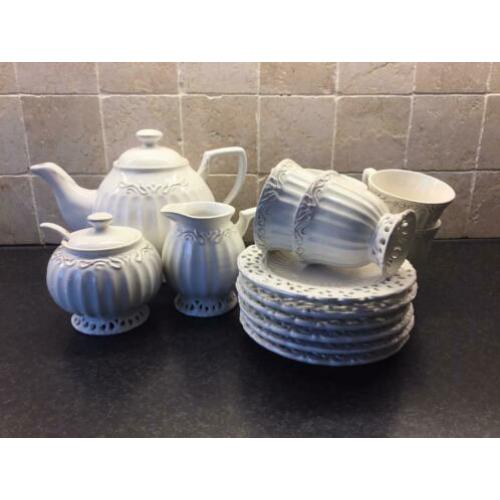 Thee servies