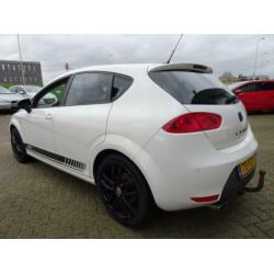 SEAT Leon 2.0 TFSI FR 6 bak van 2de Eig en airco en navigati
