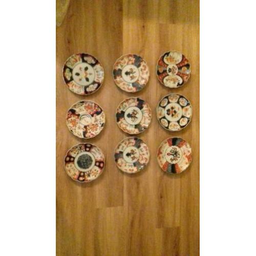 9 Imari porseleinen borden met bloemen patroon