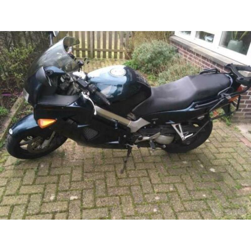 Honda VFR 800 uit 2001 (beste versie) inclusief koffers
