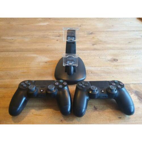 2 Dualshock4 controlers met houder