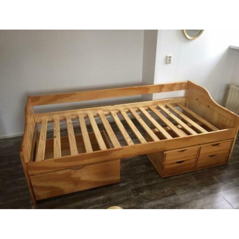 Mooi bed met opberglade s 90x200