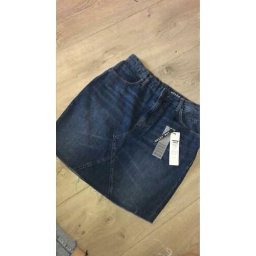rok maat S, valt iets groter