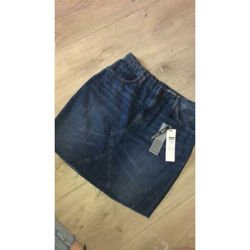 rok maat S, valt iets groter