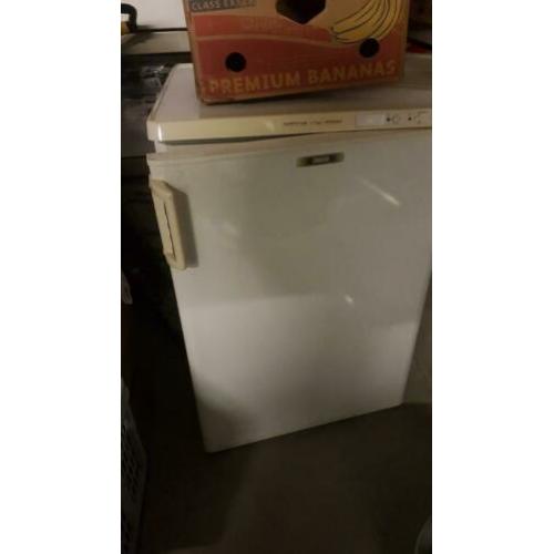 tafel model 60x60x86 cm