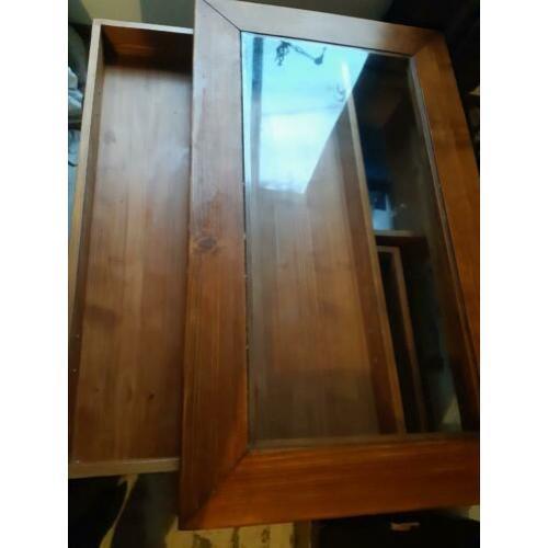 Salon tafel met glas en ladens