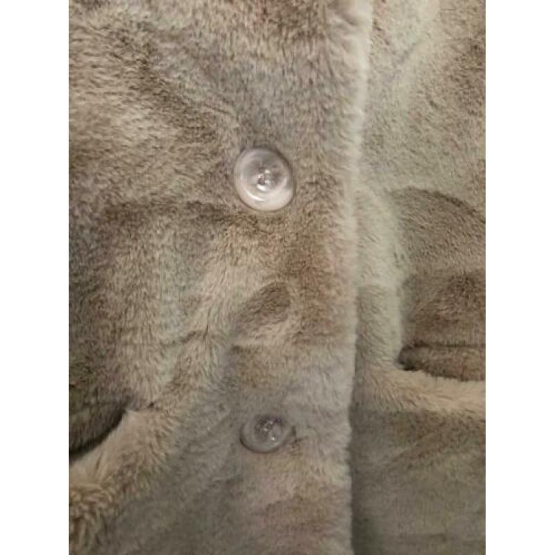 Zwarte en beige winterjassen. Allebei 50eur