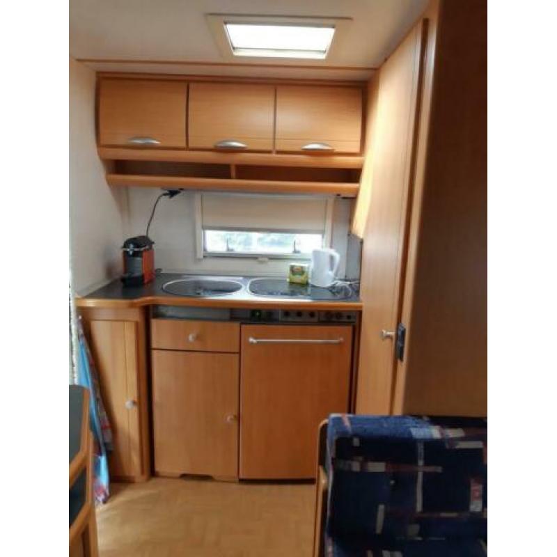 Nette en goed onderhouden LMC caravan met dwarsbed