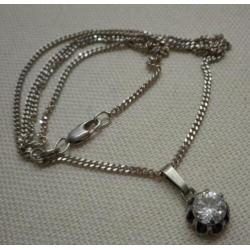 Zilveren ketting met hangertje met helder steentje nr.447
