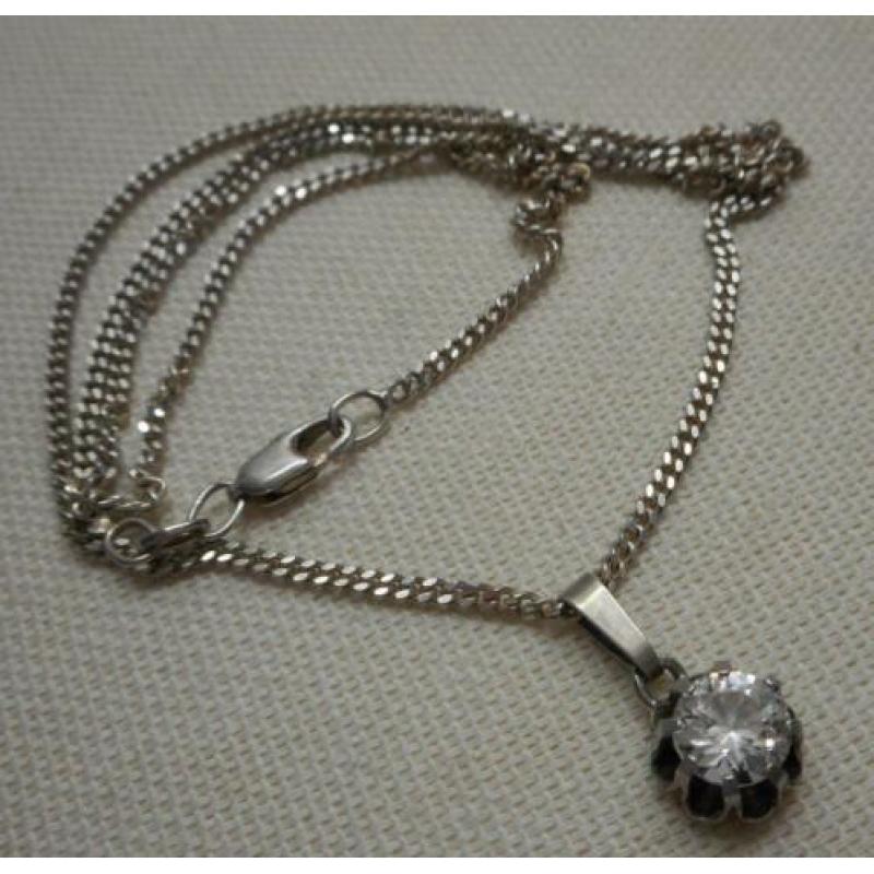 Zilveren ketting met hangertje met helder steentje nr.447