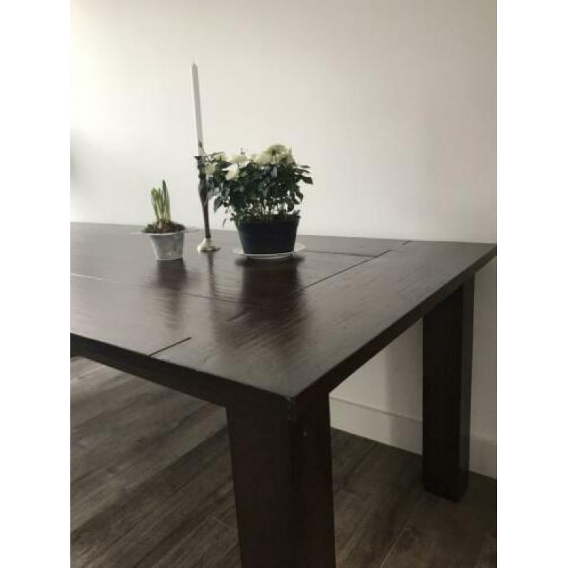 Mooie engelse eettafel