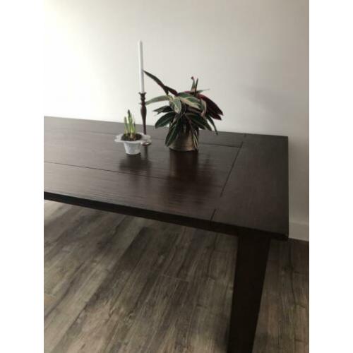 Mooie engelse eettafel