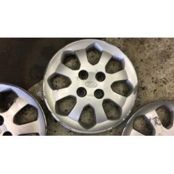 Set originele 14 inch Kia wieldoppen