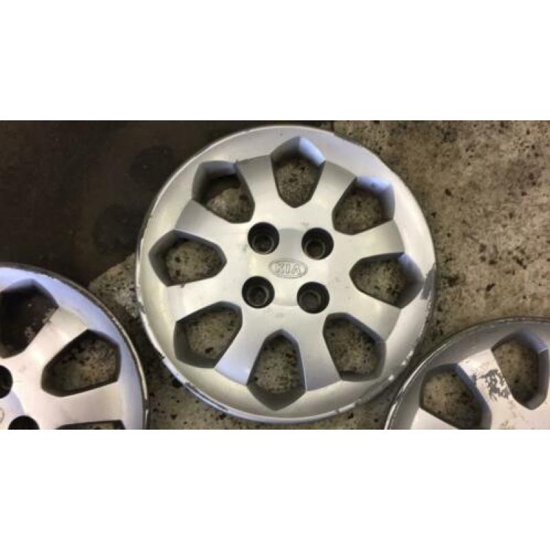 Set originele 14 inch Kia wieldoppen