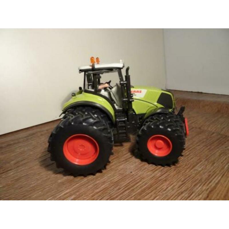 Te koop Siku Claas 840 Axion dubbellucht.