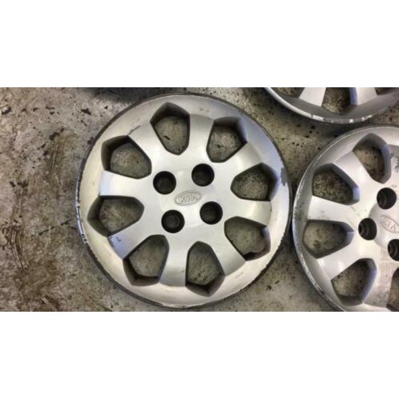 Set originele 14 inch Kia wieldoppen