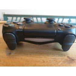 2 Dualshock4 controlers met houder