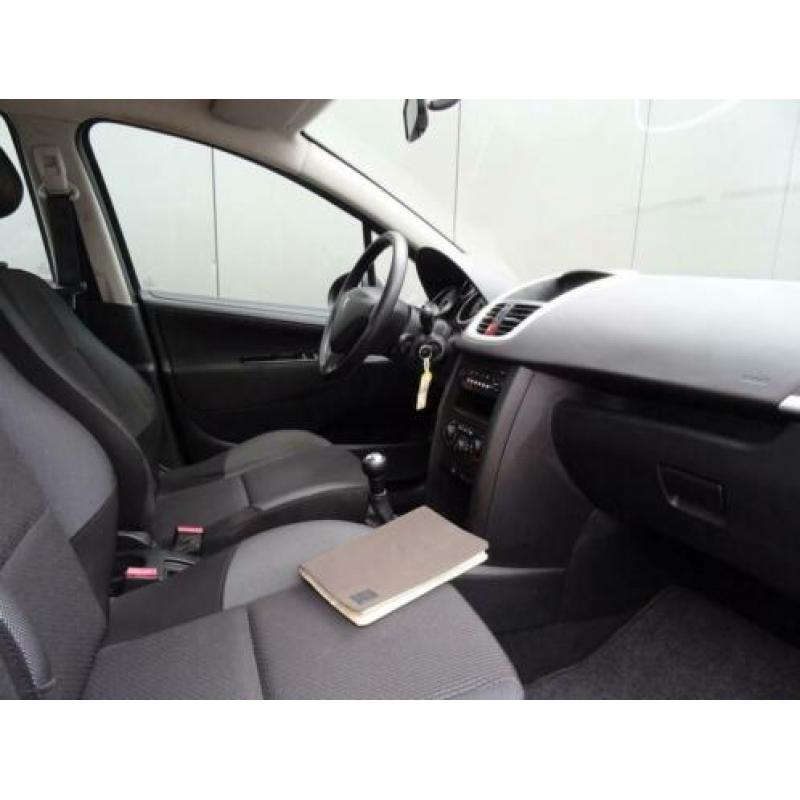 Peugeot 207 1.4 VTi Style ?? LAGE KM ! (bj 2010)