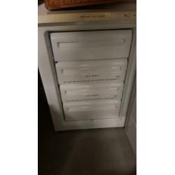 tafel model 60x60x86 cm