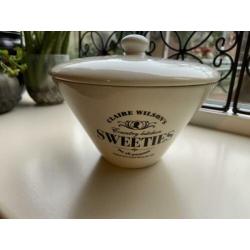 Claire Wilson’s servies snoepjespot / sweeties