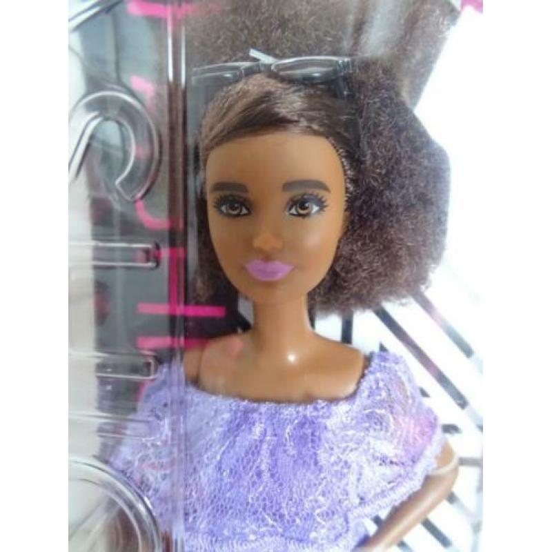 Barbie Fashionistas #93 Living Lace NRFB Petite.