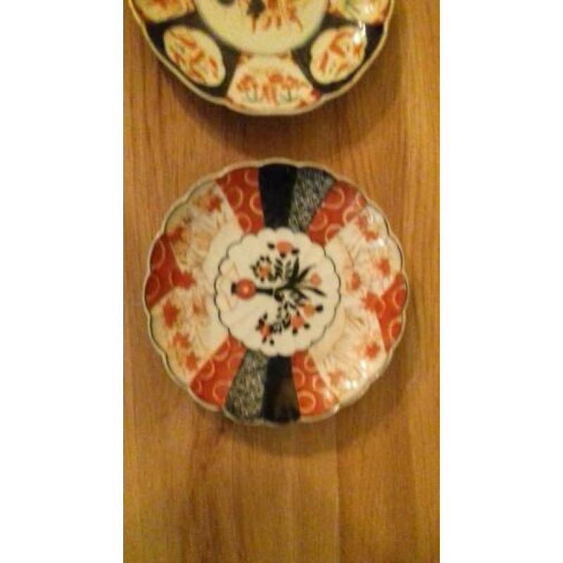 9 Imari porseleinen borden met bloemen patroon