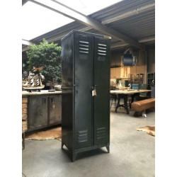 Vintage kast, industrieel, industriële locker, lockerkast