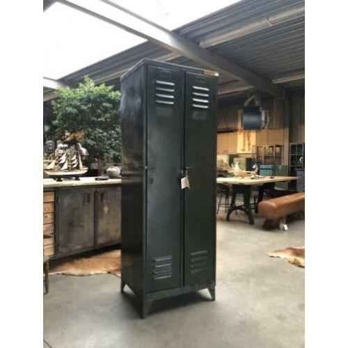 Vintage kast, industrieel, industriële locker, lockerkast