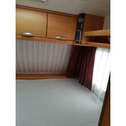 Nette en goed onderhouden LMC caravan met dwarsbed