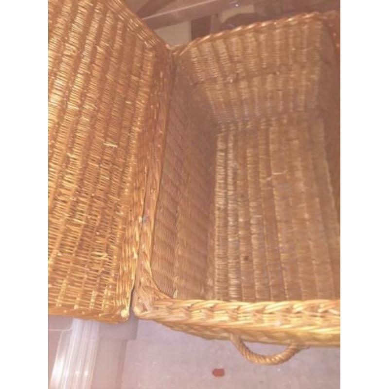 Rieten mand met deksel 89 x 52 x 55