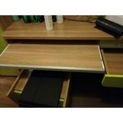 Groene Bureau Met Opbouw Cilek