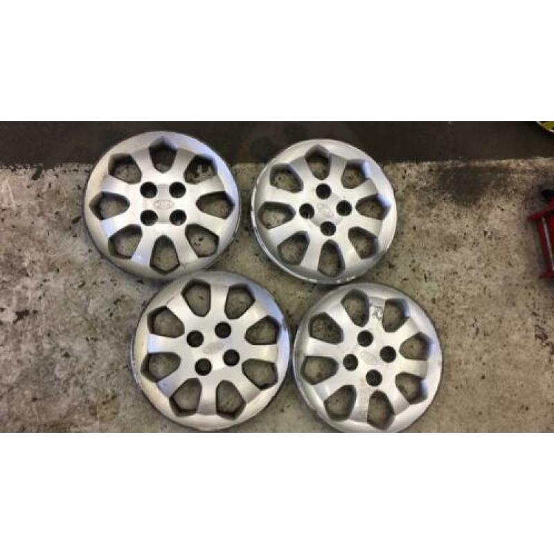 Set originele 14 inch Kia wieldoppen