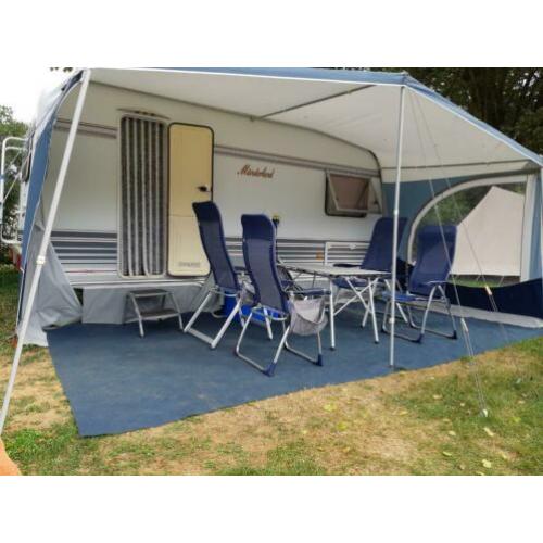 Nette en goed onderhouden LMC caravan met dwarsbed
