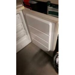 tafel model 60x60x86 cm