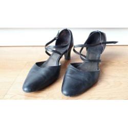 Diverse dames schoenen en pumps