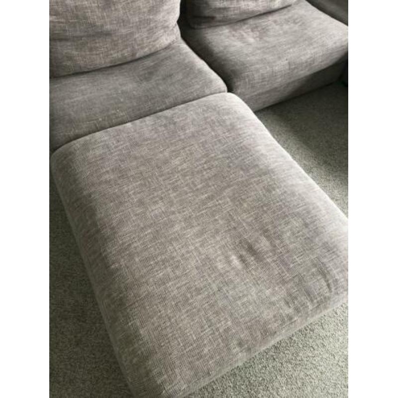 Grote hoekbank met hocker
