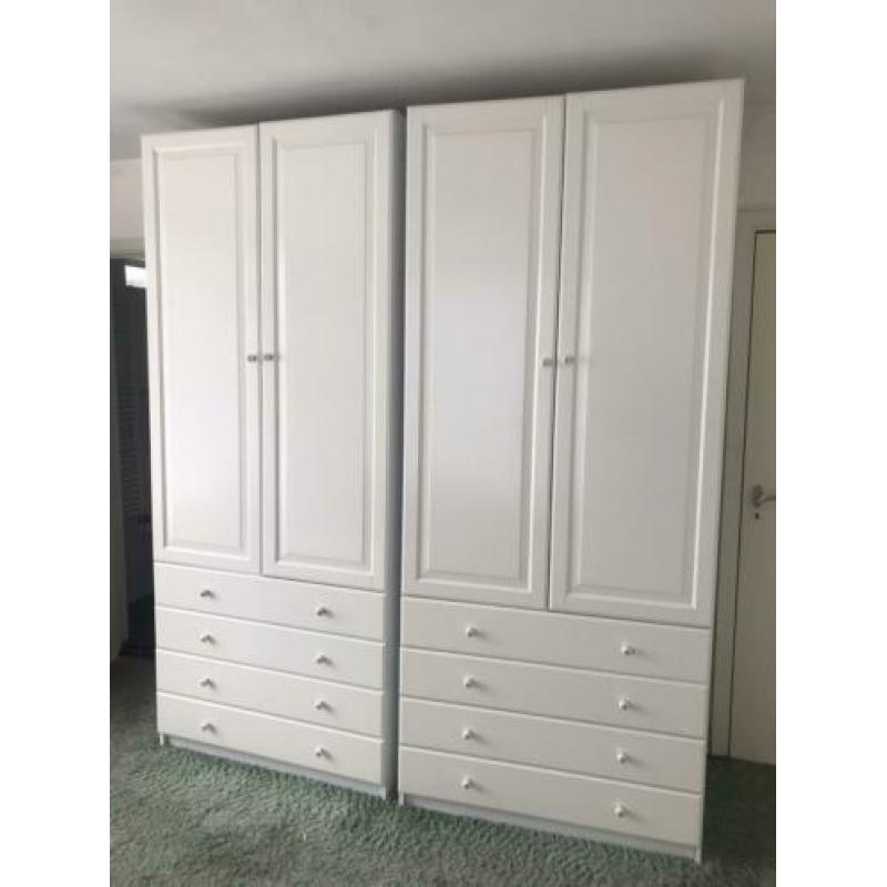 2 kasten elke kast is 236cm hoog, 100cm breed, 60cm diep