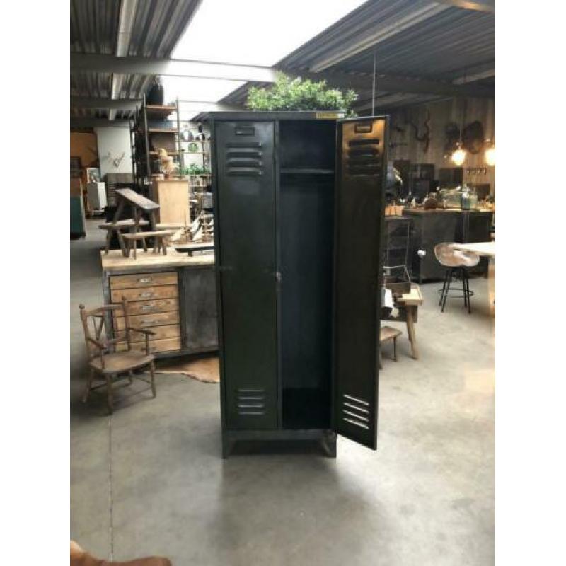 Vintage kast, industrieel, industriële locker, lockerkast