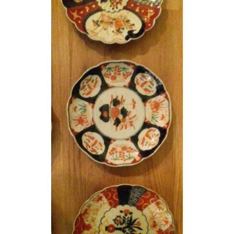 9 Imari porseleinen borden met bloemen patroon