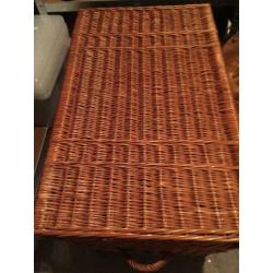 Rieten mand met deksel 89 x 52 x 55