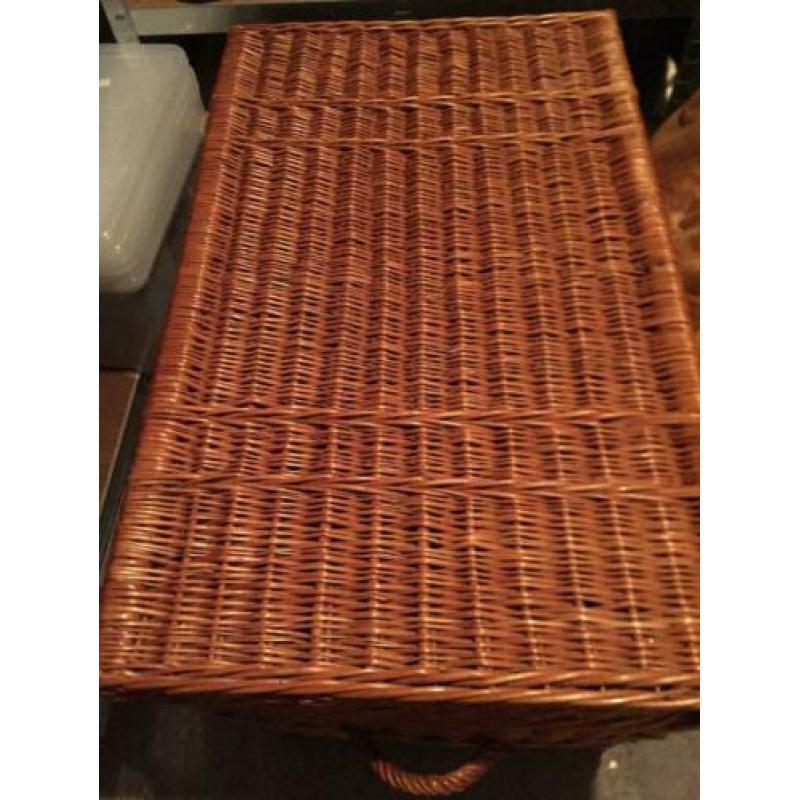 Rieten mand met deksel 89 x 52 x 55